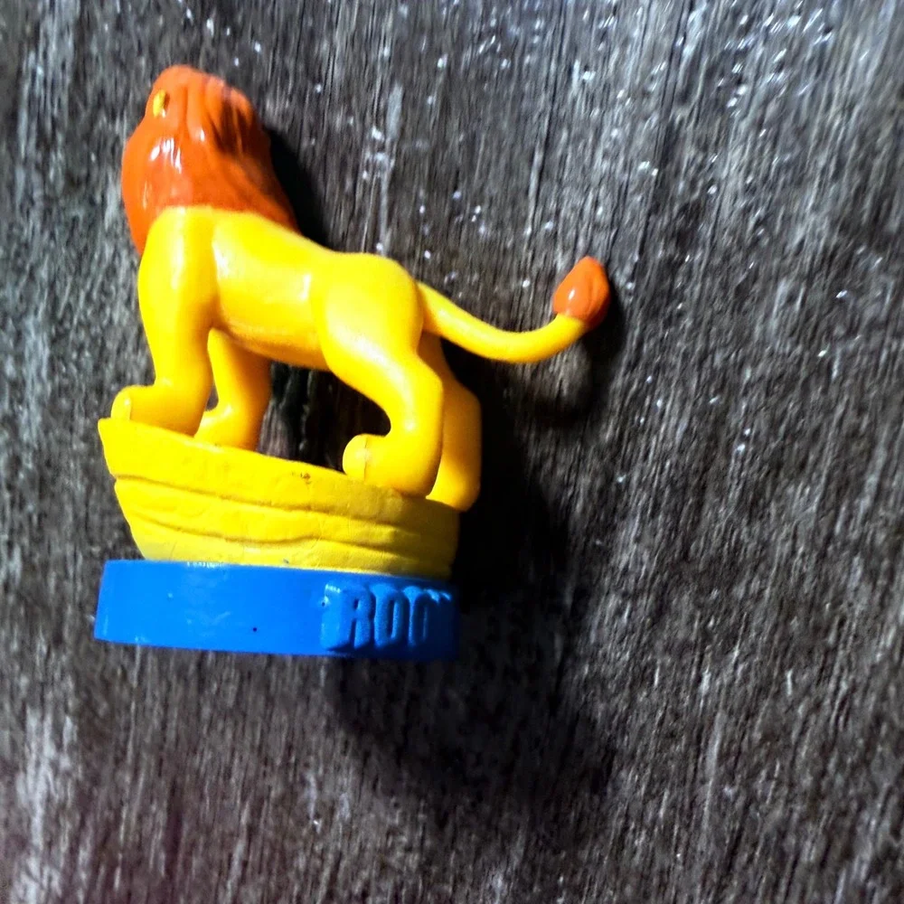 Disney Lion King Mufasa Figurine Unisex Small Yellow Pride Rock Vintage Toy